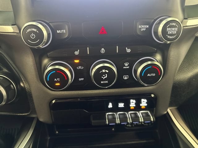 2022 RAM 1500 Big Horn Quad Cab 4x4 6'4" Box