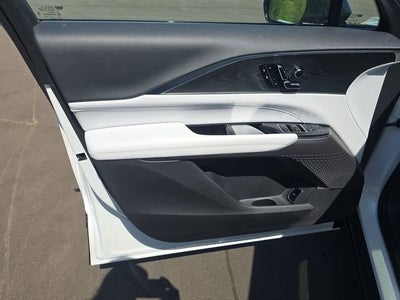 2025 Cadillac LYRIQ Luxury 1